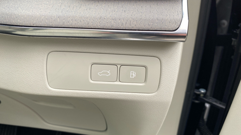 Volvo XC90 2.0 T8 PHEV Ultra Dark 5dr AWD Geartronic Estate